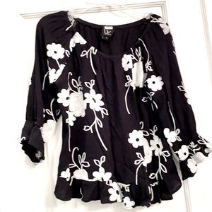 LIV b&w top with ruffle sleeve and hem. Elastic neck for off a shoulder option